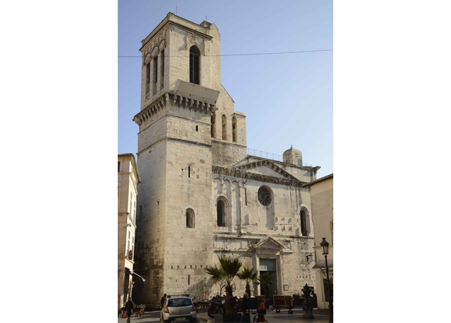 nimes_cathedrale_01.jpg